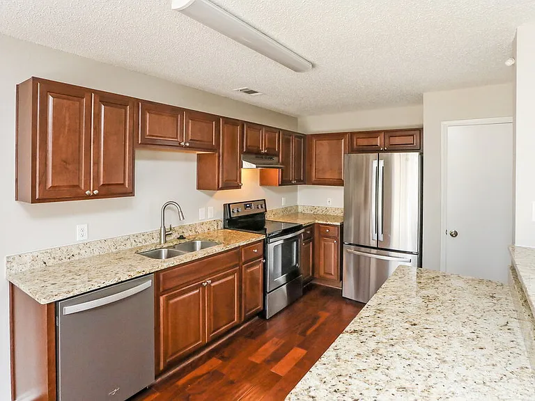 230 Westminster Dr — Photo 5