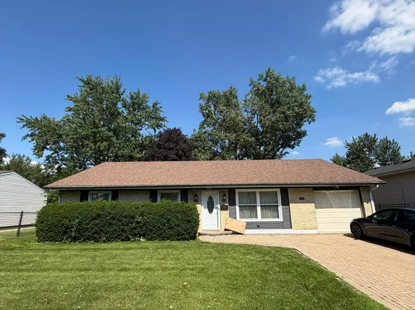 8079 Catawba Ln, Hanover Park, IL 60133