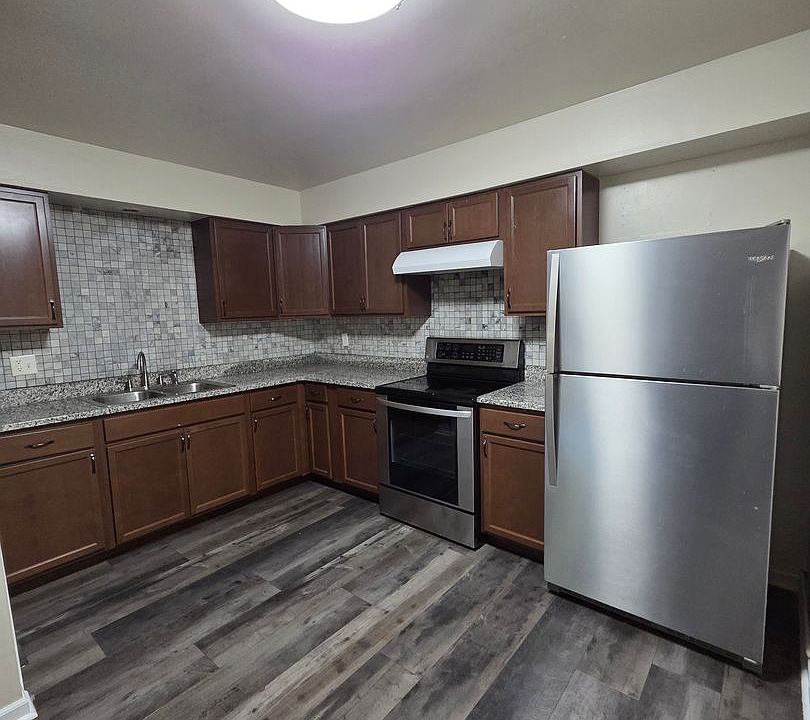 1st image of 196 Flintridge Dr APT 2