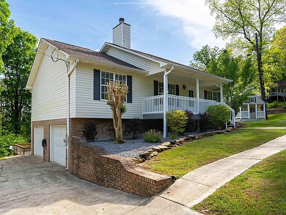 3rd image of 471 Miracle Hills Rd