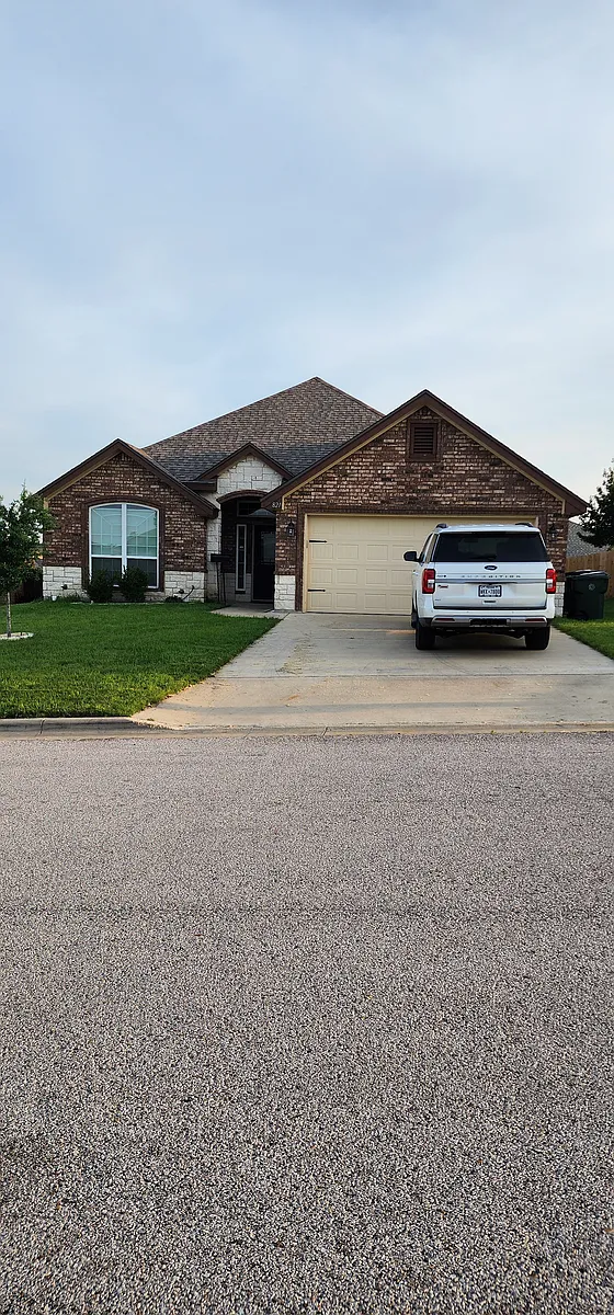 Building Photo - 821 Karey Dr