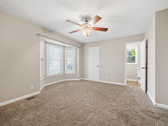 5th image of 212 Northwood Ter