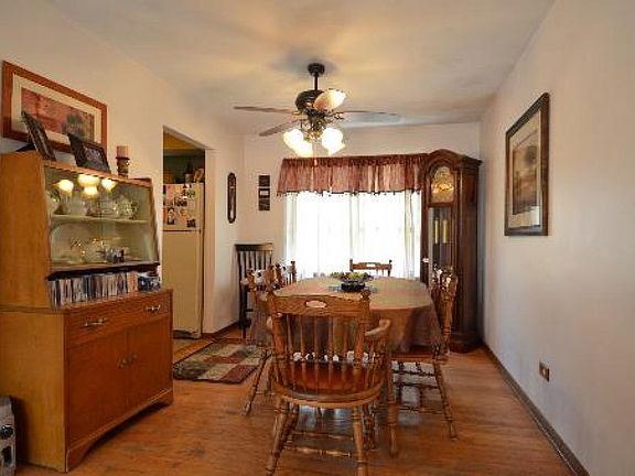 3rd image of 6413 Forestview Dr