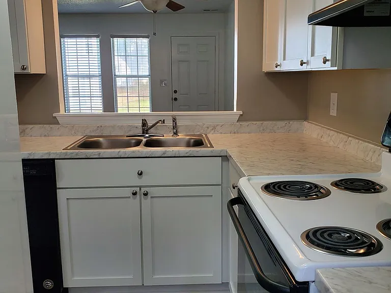18 Somerset Pkwy — Photo 7