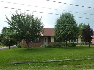 1 Rockcroft Dr, Berryville, VA 22611