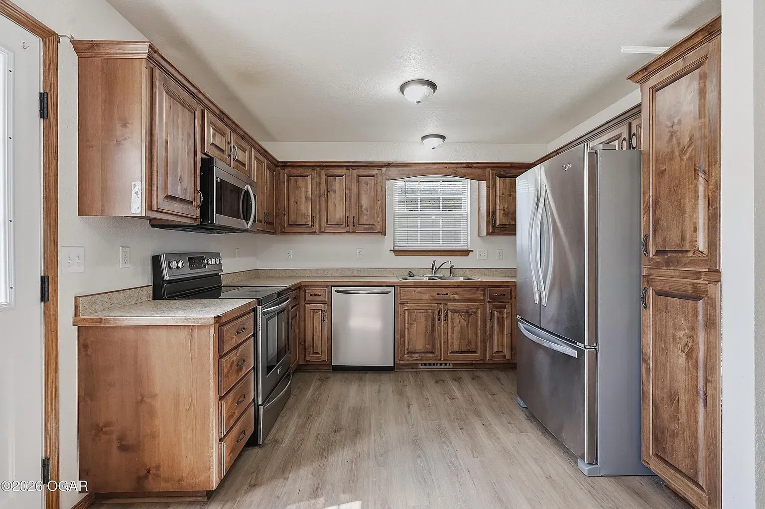 3 bed, $1,400 — Photo 3