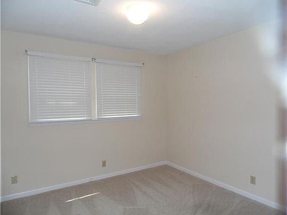 4th image of 135 Snead Dr