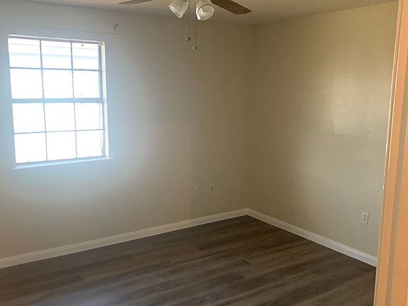 5th image of 10727 Roger Dr #B