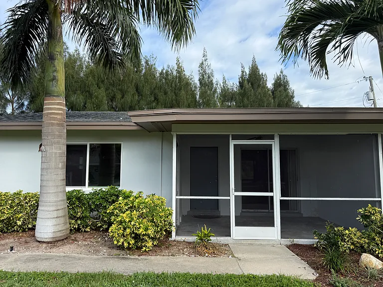 337 Tudor Dr #L — Photo 2
