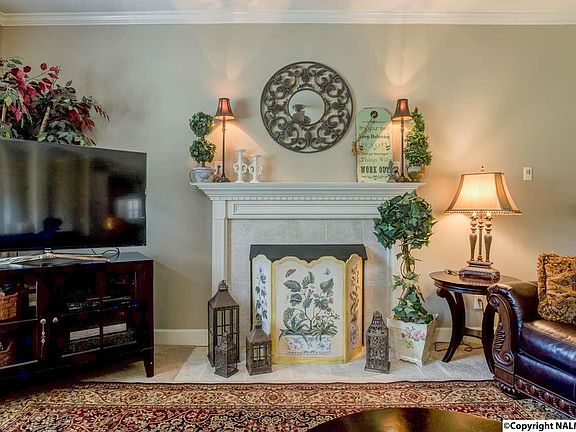 5th image of 150 Manor House Dr