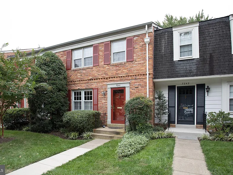 7041 Alicent Pl — Photo 2