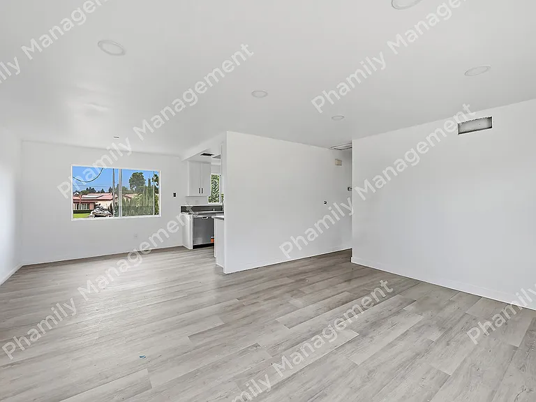 4533 Ellis Ln #B — Photo 10