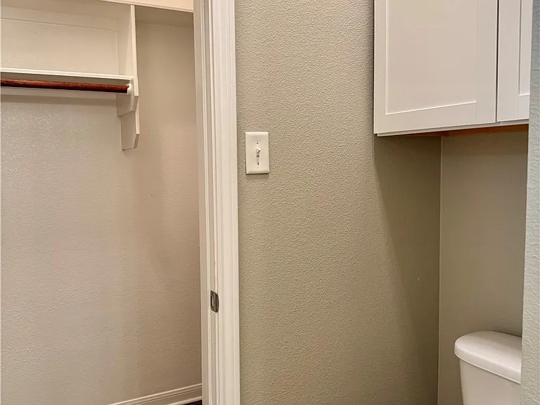 3702 Meadow View Dr — Photo 18