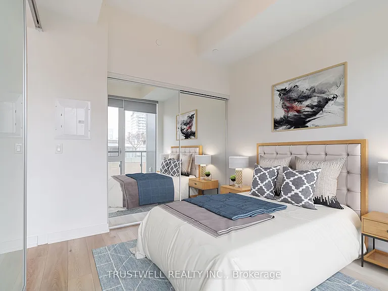 158 Front St E #1004 — Photo 6