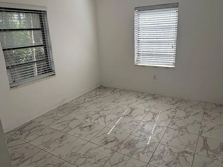 35 Phoenetia Ave #4 — Photo 5