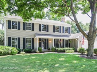 137 Stuarton Dr, Wheaton, IL 60189