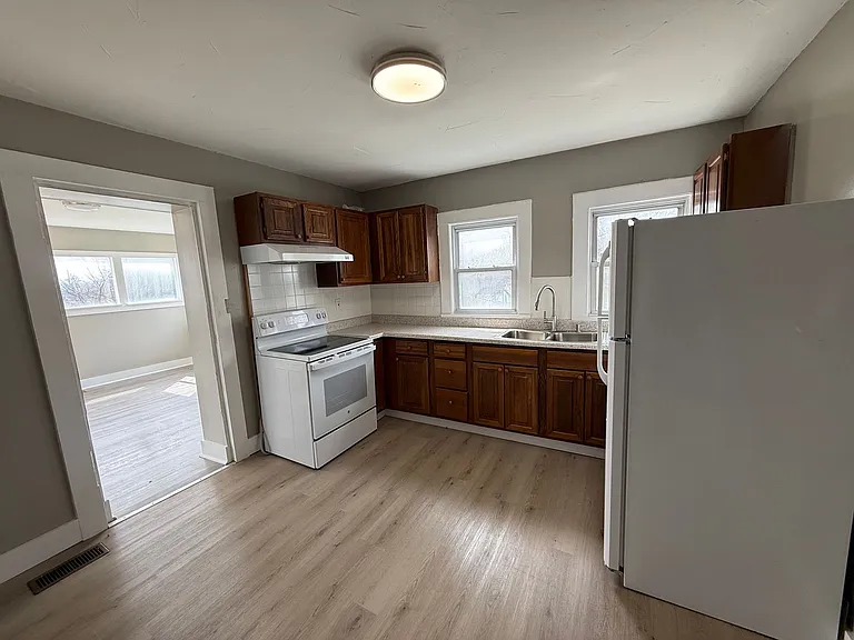 2522 Ramona St — Photo 4