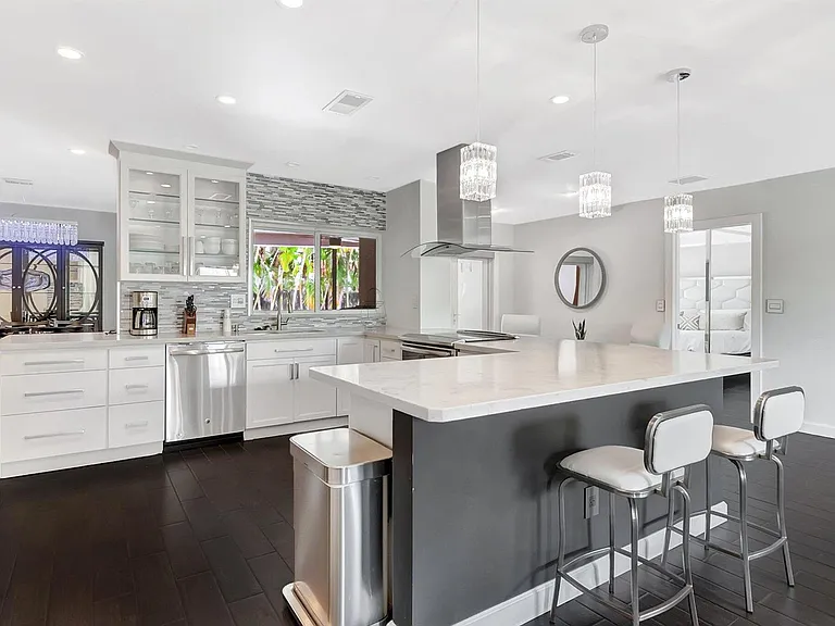 855 Berkeley St — Photo 11