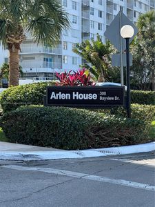 300 Bayview Dr APT 210, Sunny Isles Beach, FL, 33160