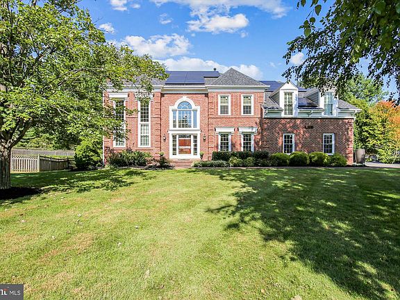 2nd image of 17539 Applewood Ln