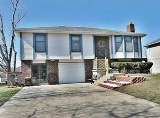 1833 W Ferrel Dr, Olathe, KS 66061