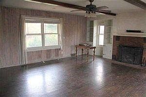 2nd image of 613 N Willow Ave