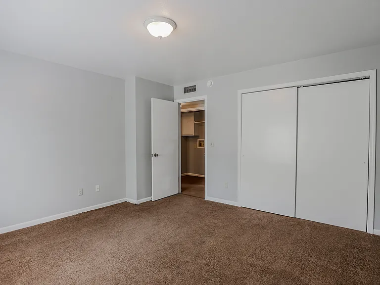 Tippecanoe Drive Apartments — Photo 25