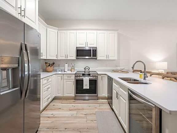 4th image of 124 Court St #201