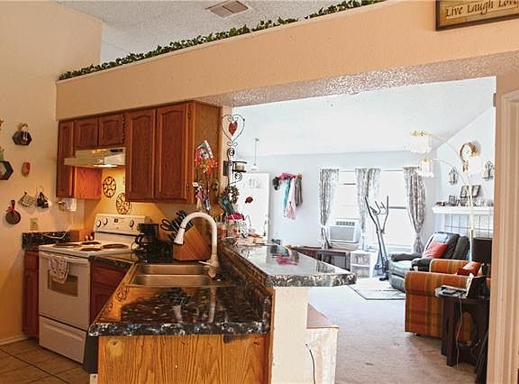 3rd image of 1813 Woodhall Way