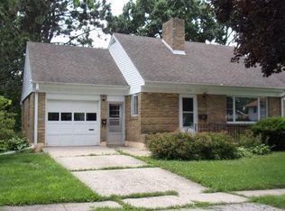 602 W Burbank St, Harvard, IL 60033