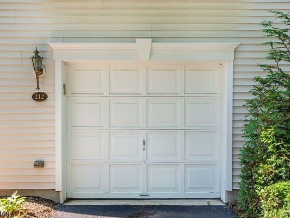 4th image of 212 Stratford Dr