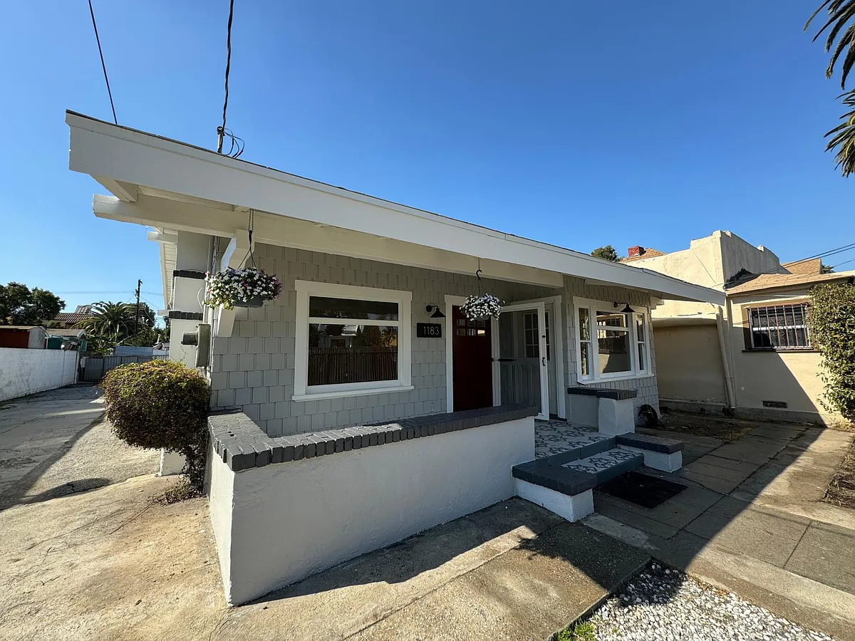 Building Photo - 1183 N Normandie Ave