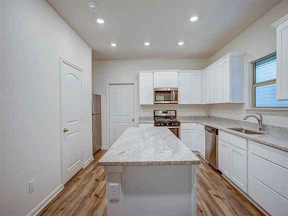 3rd image of 1309 Parker Dr #1