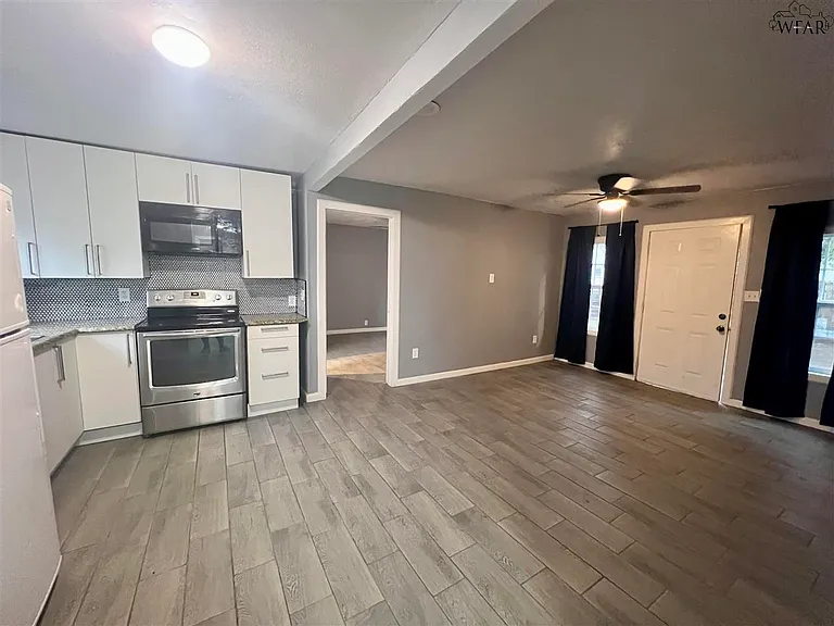 2142 Avenue F — Photo 3