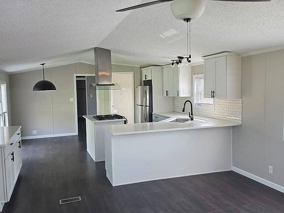 4th image of 41-8000 W Warren Woods Rd #41