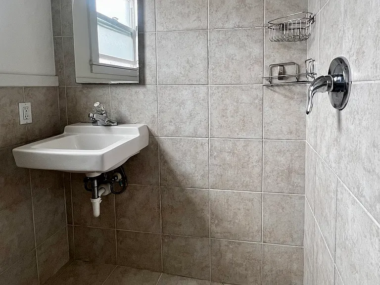 2124 Lincoln Ave #B — Photo 2