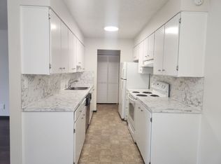 18524 Linden Ave N APT 301, Shoreline, WA 98133