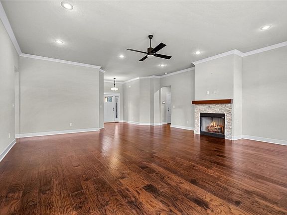 5th image of 1405 W Fir St