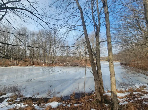 243 Cedar Dr, Long Pond, PA 18334