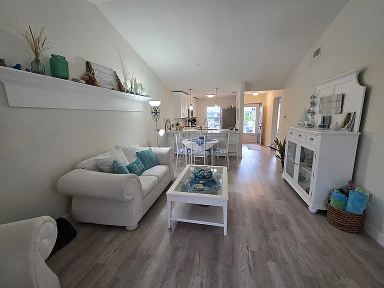 352 Plymouth St — Photo 4