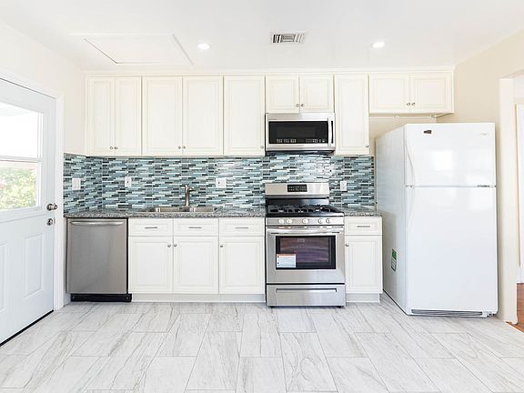 4th image of 3928 Revere Ave