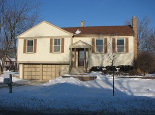 106 Alexandria Dr, Vernon Hills, IL