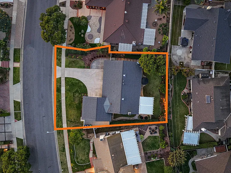 843 Bernard Dr — Photo 52