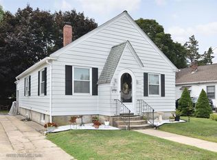 18 Cavalry St, Cranston, RI 02920