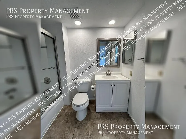 329 E Ambassador Dr — Photo 29