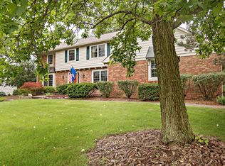 215 Redding Ct, Zionsville, IN 46077