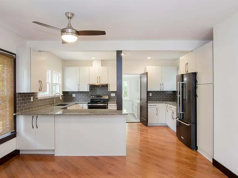 1435 Broadway St — Photo 9