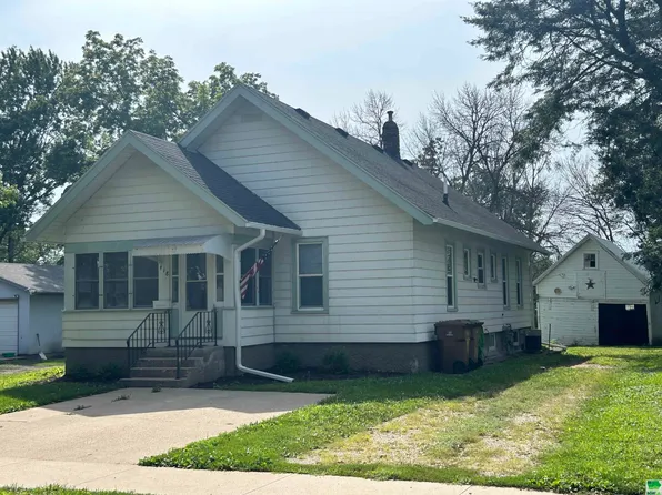 418 S Fulton St, Newell, IA 50568