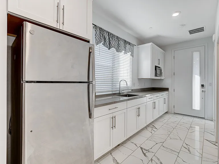 293 Mount Langley St #B — Photo 20