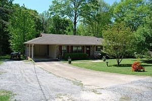 1st image of 98 Montezuma Dr